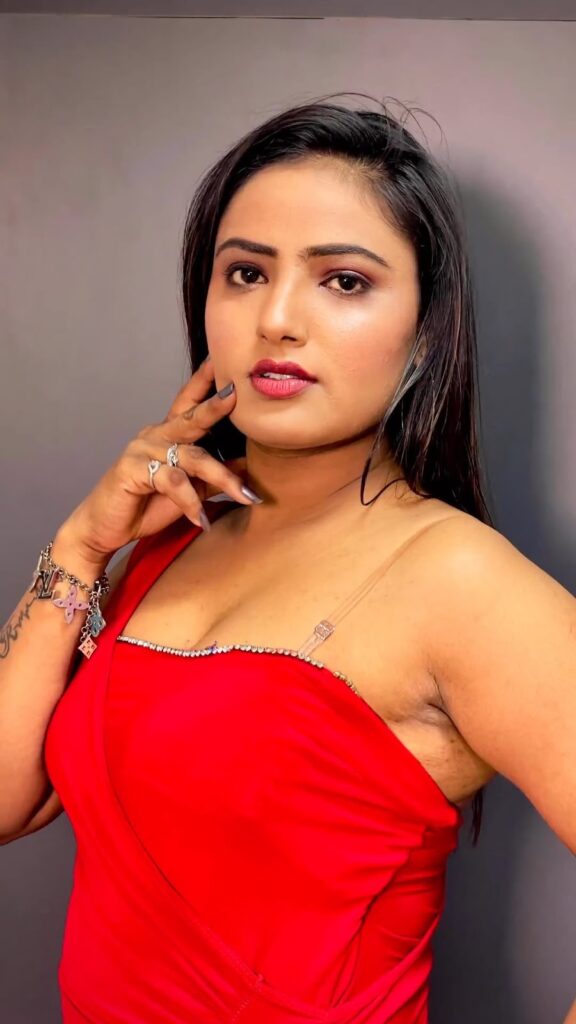 shyna khatri cleavage red dress pehredaar actress 3